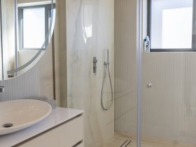 Cabine de duș & paravane din sticlă securizată